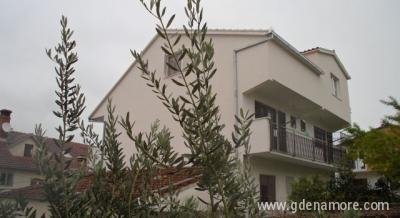 Apartmani Nikola, privatni smeštaj u mestu Čiovo, Hrvatska