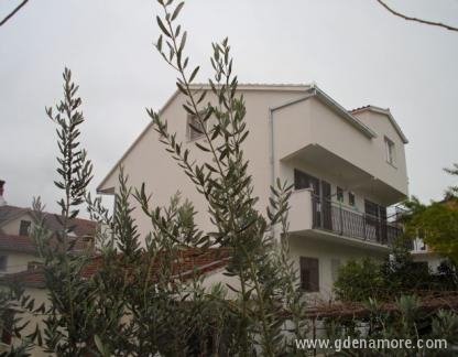 Apartamentos Nikola, alojamiento privado en Čiovo, Croacia