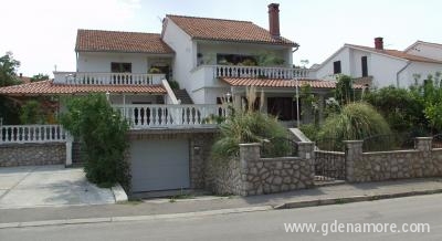 Veliki lijepo uređeni apartmani 300 m od mora, privatni smeštaj u mestu Krk Njivice, Hrvatska