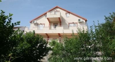 Apartmani Kalezic, privatni smeštaj u mestu Radovići, Crna Gora
