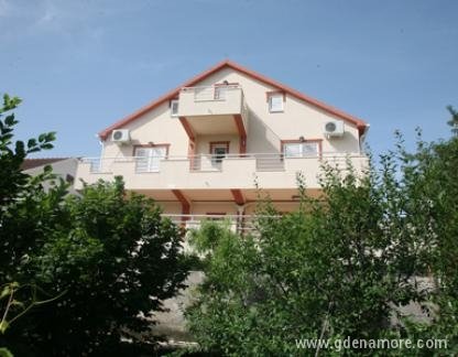 Apartmani Kalezic, privatni smeštaj u mestu Radovići, Crna Gora