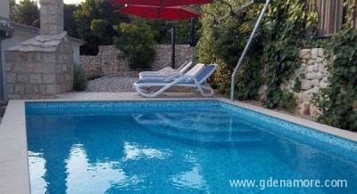 Apartman u Makarskoj s bazenom, privatni smeštaj u mestu Makarska, Hrvatska