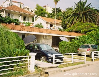 Apartmaji družine Curic, zasebne nastanitve v mestu Herceg Novi, Črna gora - Kuća i dvori&scaron;te
