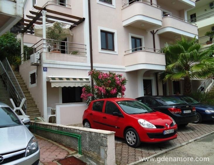 Apartmani Maslina-Savina