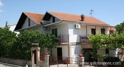 VODICE -WILLA SARAJEVO***-IZNAJMLJIVANJE APARTMANA, privatni smeštaj u mestu Vodice, Hrvatska