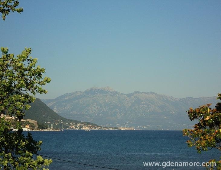 Apartman - ulaz, pogled na more