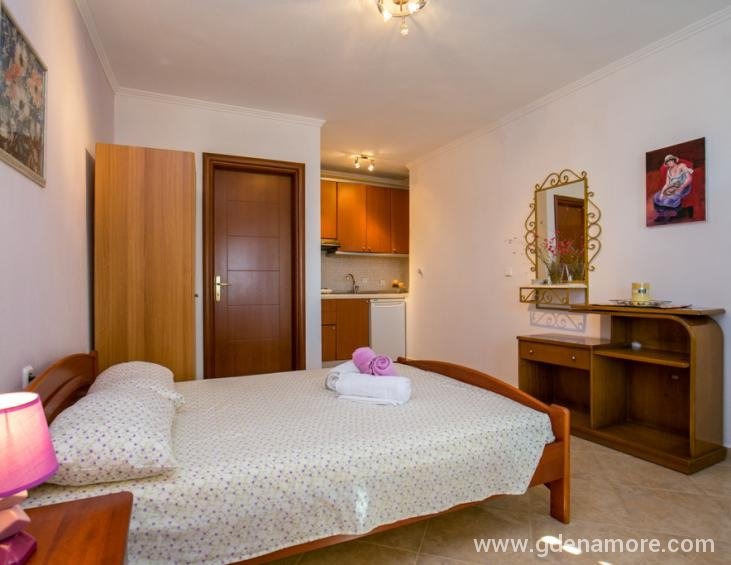 jordanis-houses-psili-ammos-thassos-28