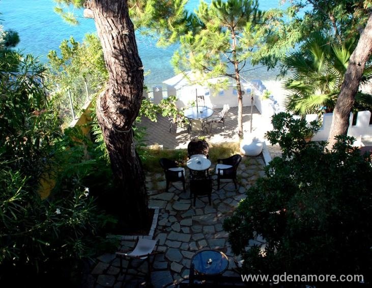 papaoikonomou-villa-outside-potos-thassos-4