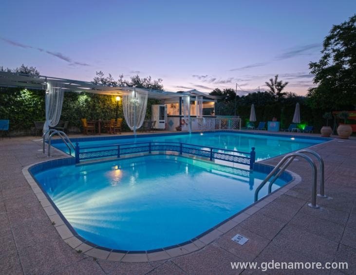 suzana-studios-pool-potos-thassos-1