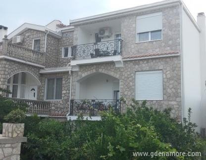 Appartements Plus-ĐUROVIC, logement privé à Dobre Vode, Mont&eacute;n&eacute;gro - 1
