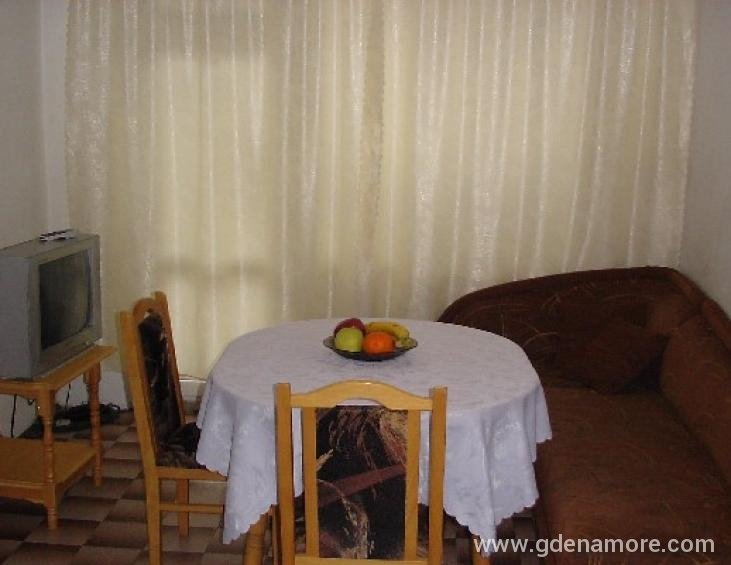 bulgaria_pomorie_kamovi_apartment_1_dinning_room_1