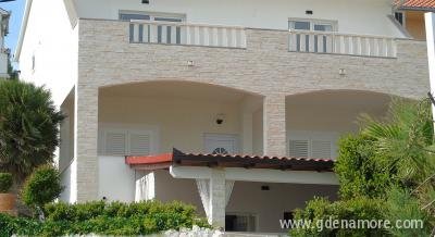 Apartmani Meri, Čiovo, 1 red do mora, privatni smeštaj u mestu Čiovo, Hrvatska