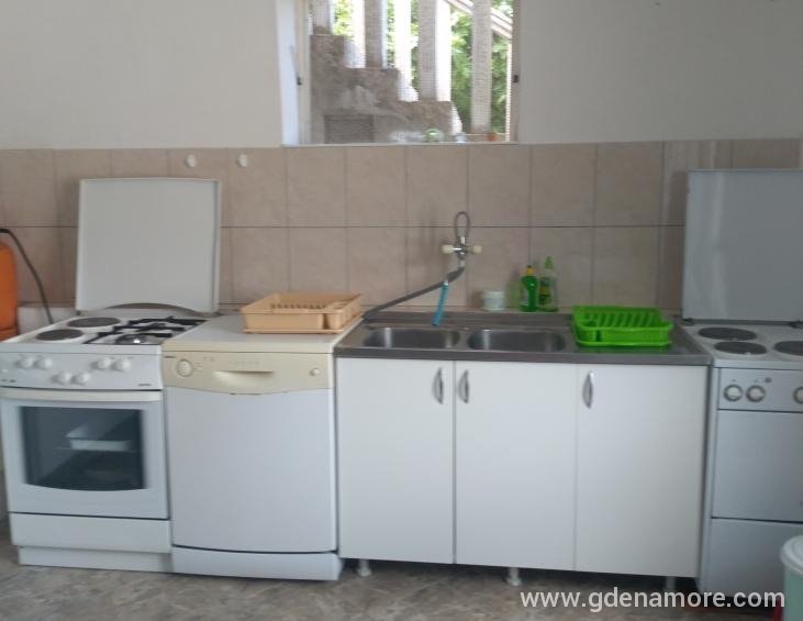 Kuhinja za dvije porodice