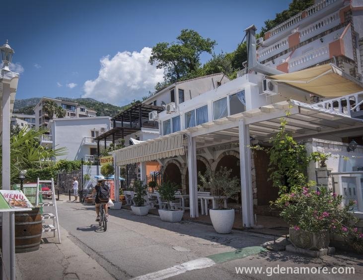 Restoran na setalistu u prizemlju 
