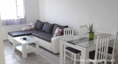 Apartman Sun&Sea, privatni smeštaj u mestu Bijela, Crna Gora