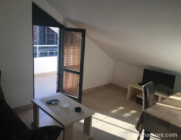 apartman br. 4 u kući