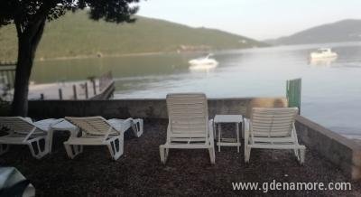 Apartmani Lola, privatni smeštaj u mestu Kumbor, Crna Gora