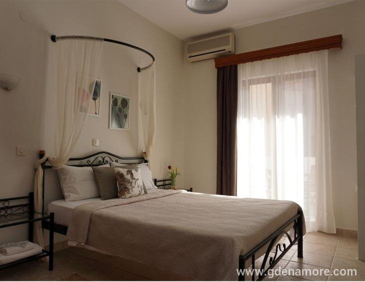 katerina-pansion-ouranopolis-athos-2-bed-room-3-1