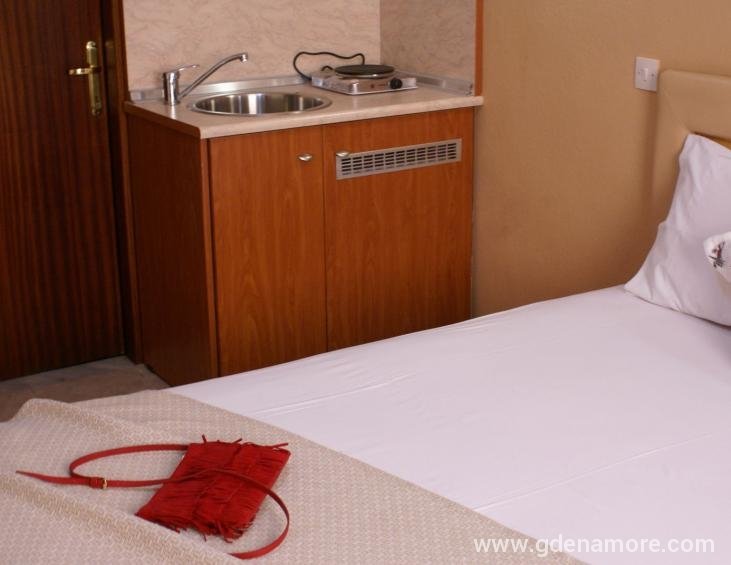 katerina-pansion-ouranopolis-athos-2-bed-room-3-3