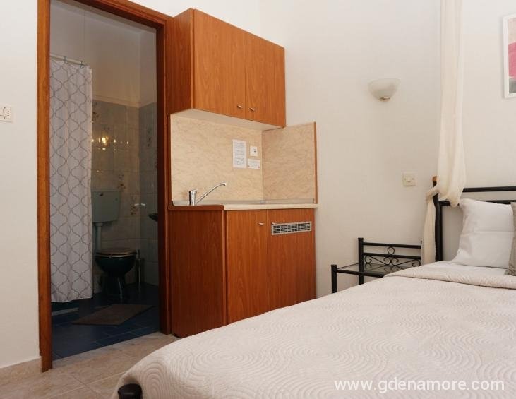 katerina-pansion-ouranopolis-athos-2-bed-room-3-4