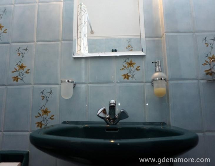 katerina-pansion-ouranopolis-athos-2-bed-room-3-5
