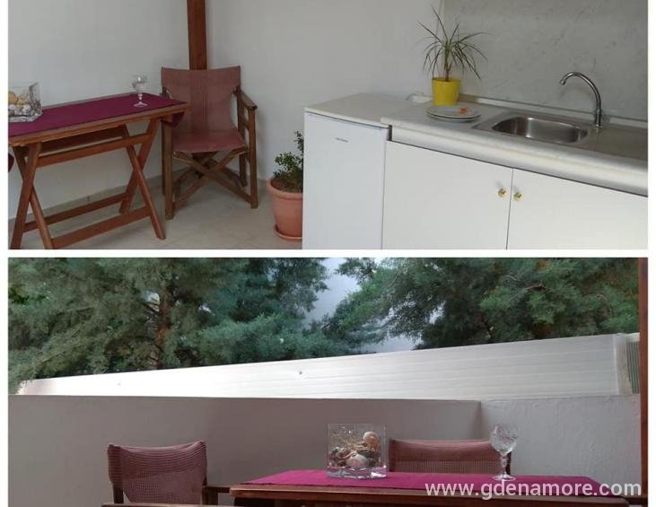 katerina-pansion-ouranopolis-athos-3-bed-room-4