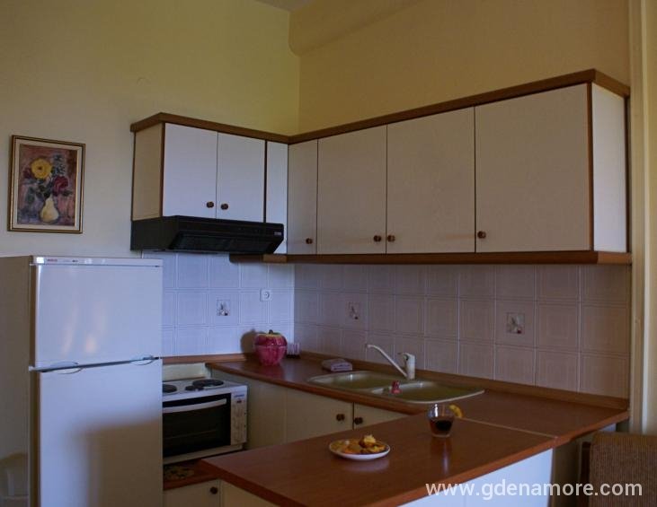 katerina-pansion-ouranopolis-athos-4-bed-apt-6-7