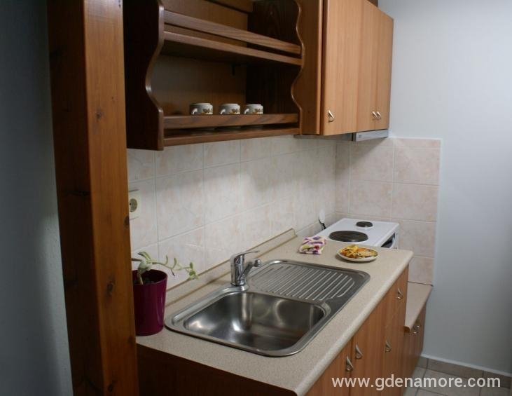 katerina-pansion-ouranopolis-athos-4-bed-apt-6-8
