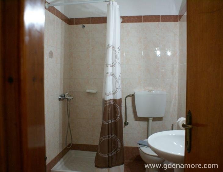 katerina-pansion-ouranopolis-athos-4-bed-apt-6-9