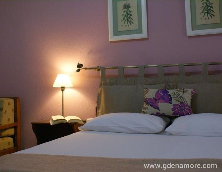 katerina-pansion-ouranopolis-athos-4-bed-apt-7-1
