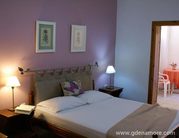 katerina-pansion-ouranopolis-athos-4-bed-apt-7-2