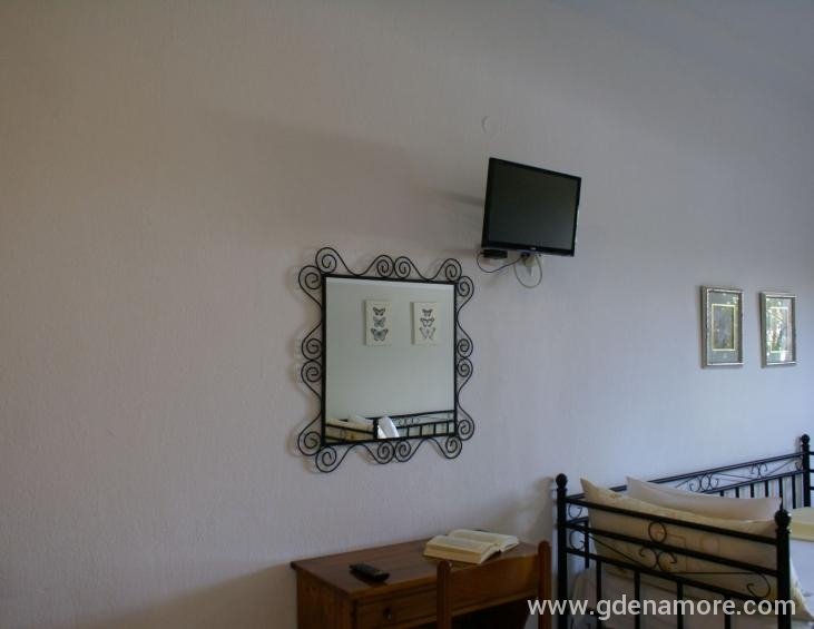 katerina-pansion-ouranopolis-athos-4-bed-apt-7-3