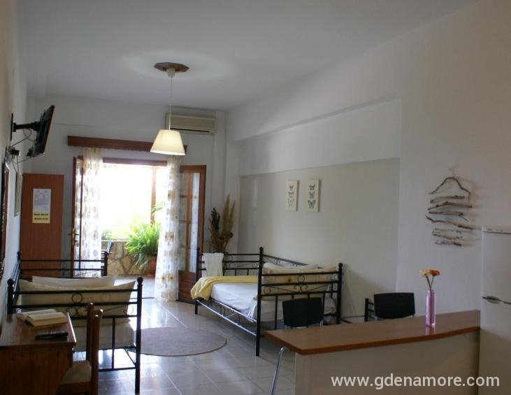 katerina-pansion-ouranopolis-athos-4-bed-apt-7-4
