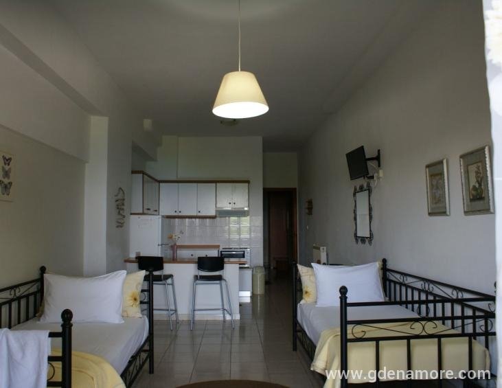 katerina-pansion-ouranopolis-athos-4-bed-apt-7-5