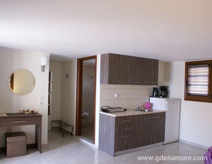 katerina-pansion-ouranopolis-athos-4-bed-superior-