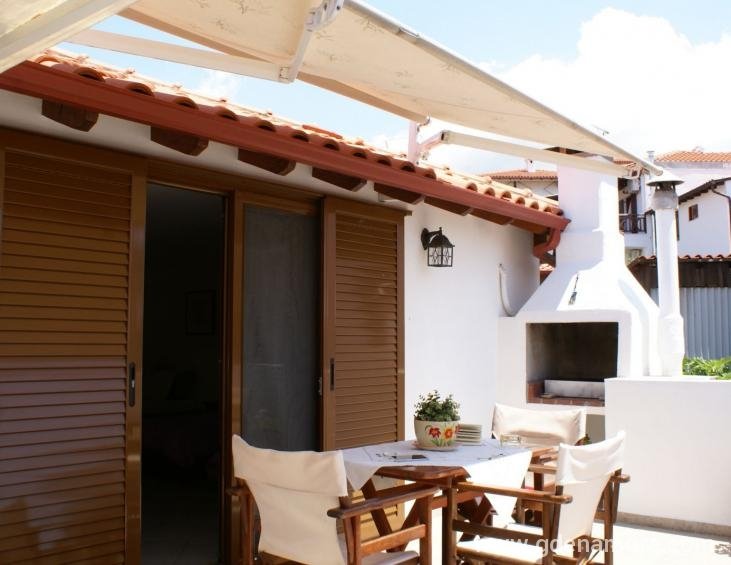 katerina-pansion-ouranopolis-athos-4-bed-superior-