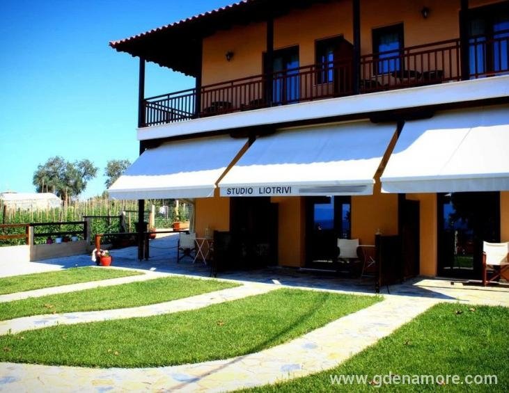 liotrivi-studios-ouranopolis-athos-3