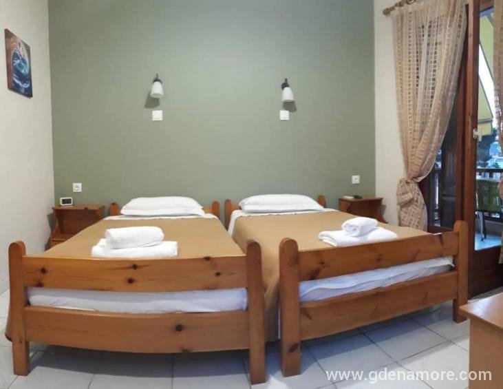 prosforio-rooms-ouranopolis-athos-twin-room-with-b