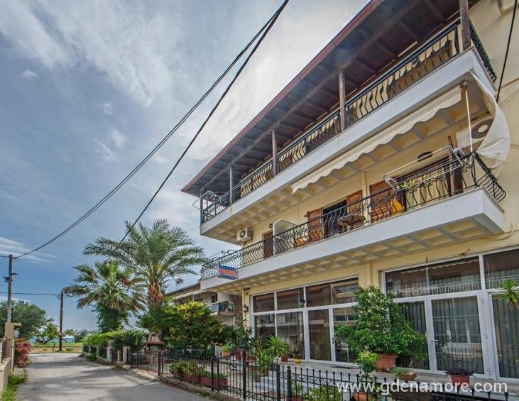 thanos-apartments-ierissos-athos-1