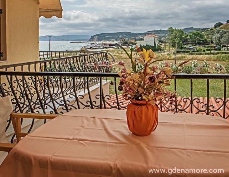 thanos-apartments-ierissos-athos-4