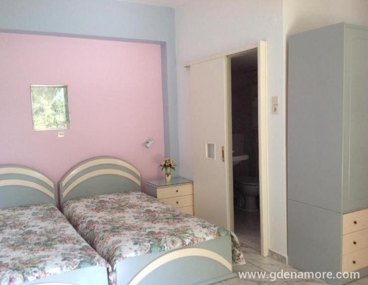travlos-studios-poros-kefalonia-2-bed-studio-mount
