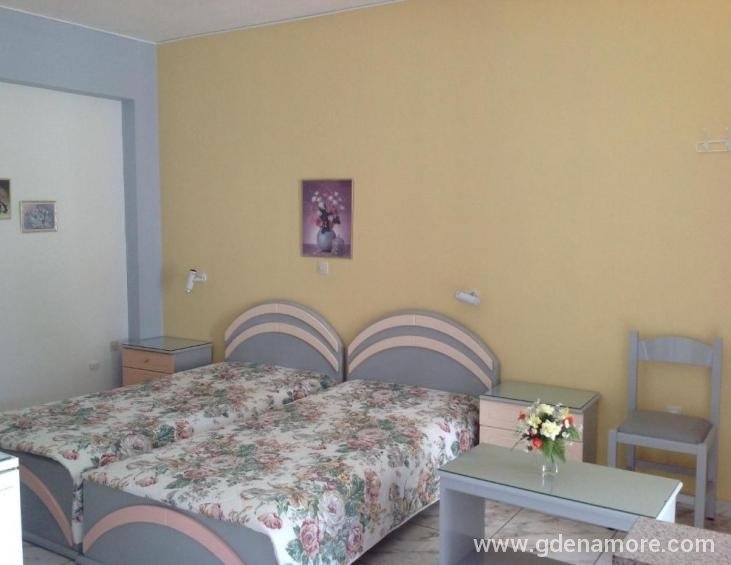 travlos-studios-poros-kefalonia-2-bed-studio-side-