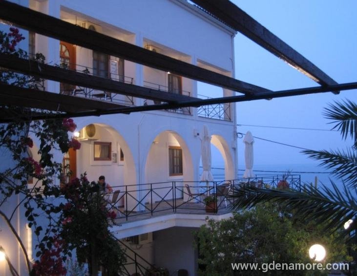 travlos-studios-poros-kefalonia-8