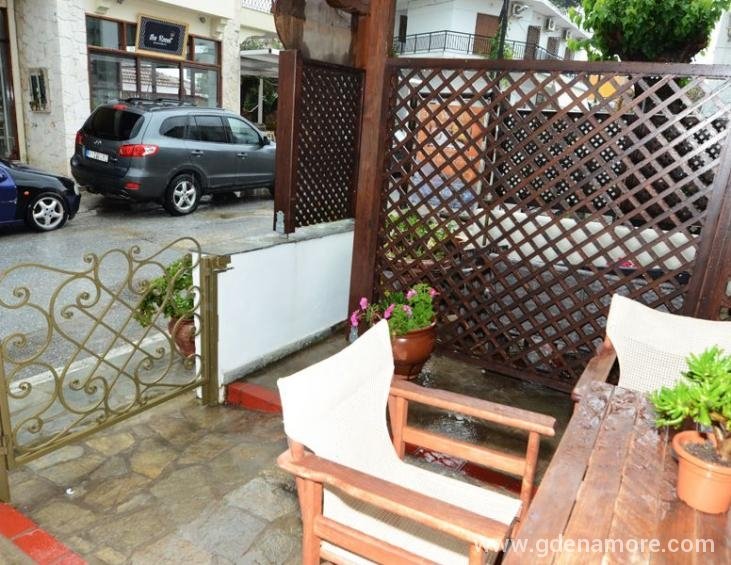 xenonas-nostos-rooms-ammouliani-athos-4-bed-apartm