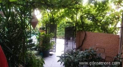 Apartmani Polovina-Baosici, privatni smeštaj u mestu Baošići, Crna Gora