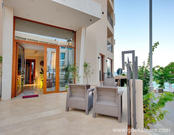 ADI_8842_HDR