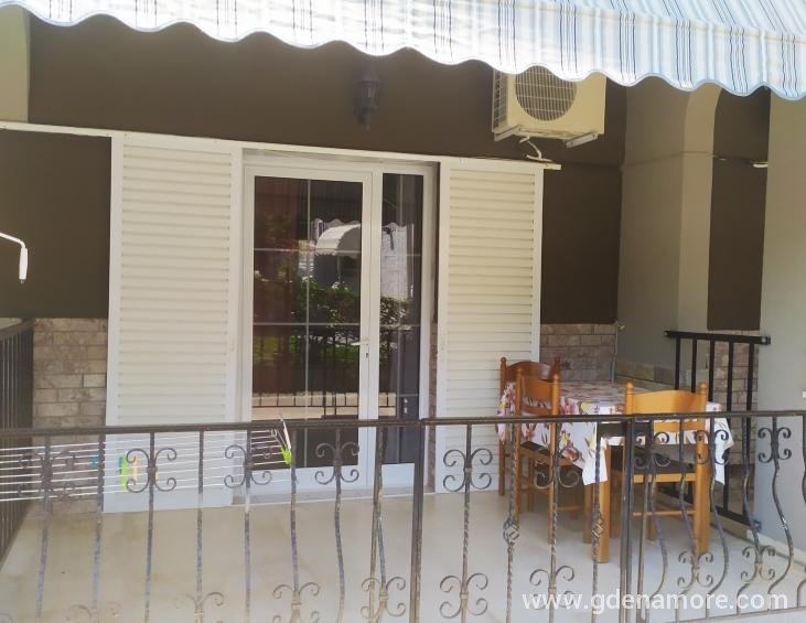 balcony apartment 3pax-2+2pax