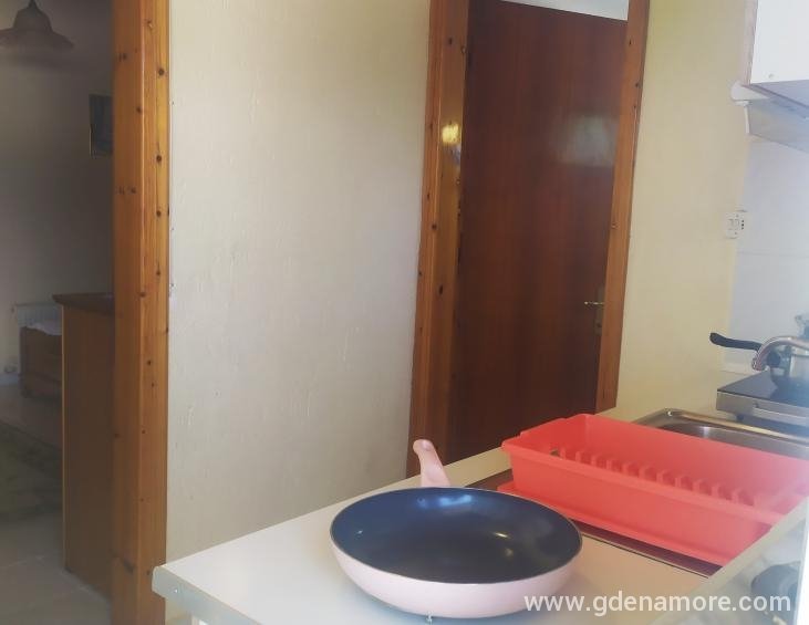 kitchen apartment 4pax