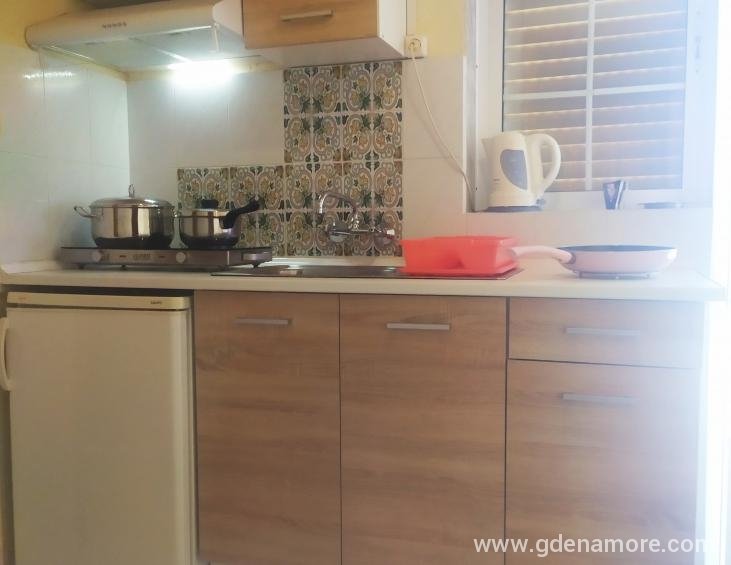 kitchen apartment 4pax