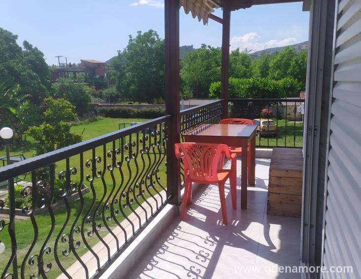 balcony apartment 4pax